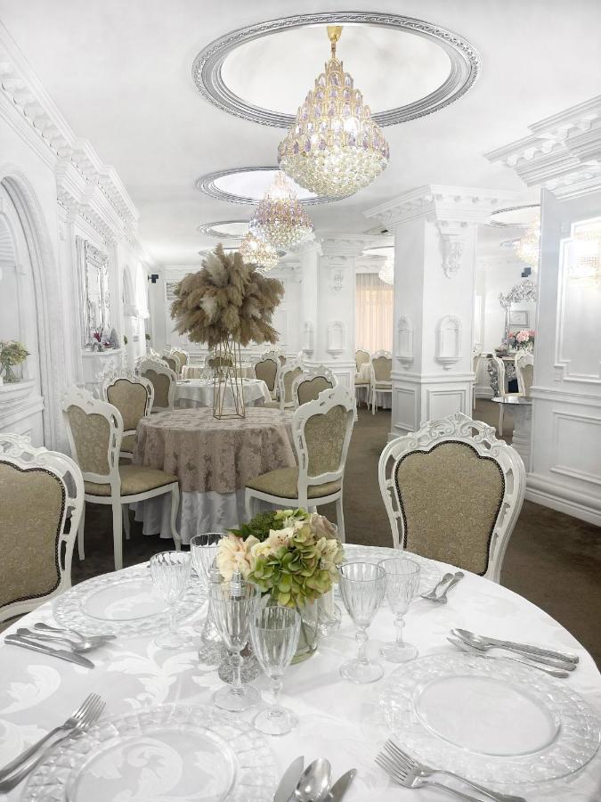 President Hotel Плоещ Екстериор снимка