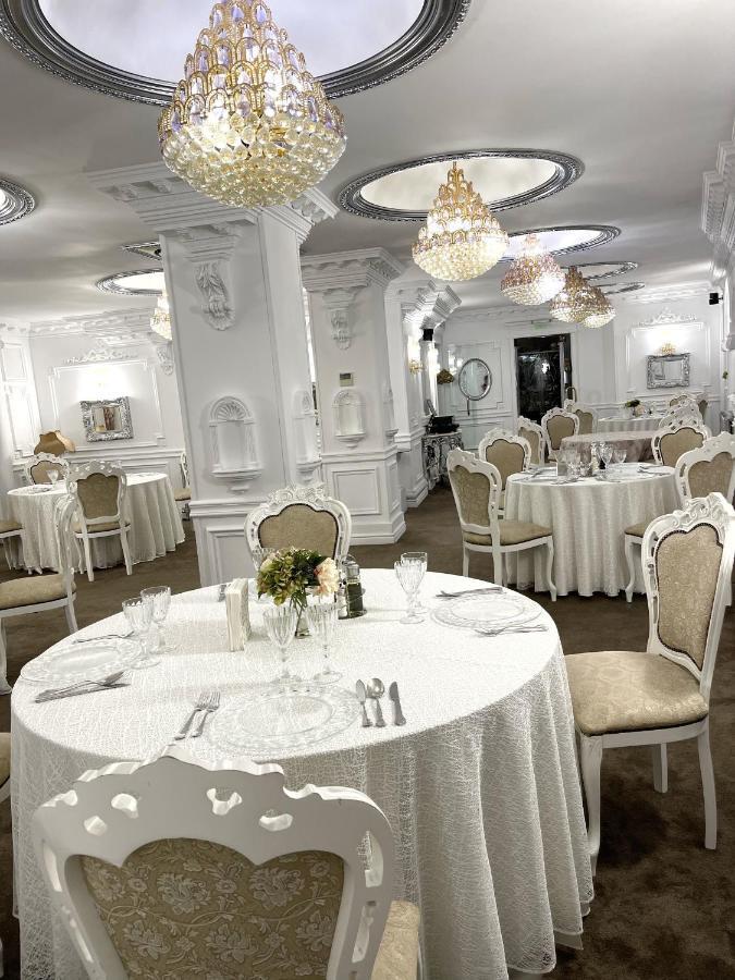 President Hotel Плоещ Екстериор снимка