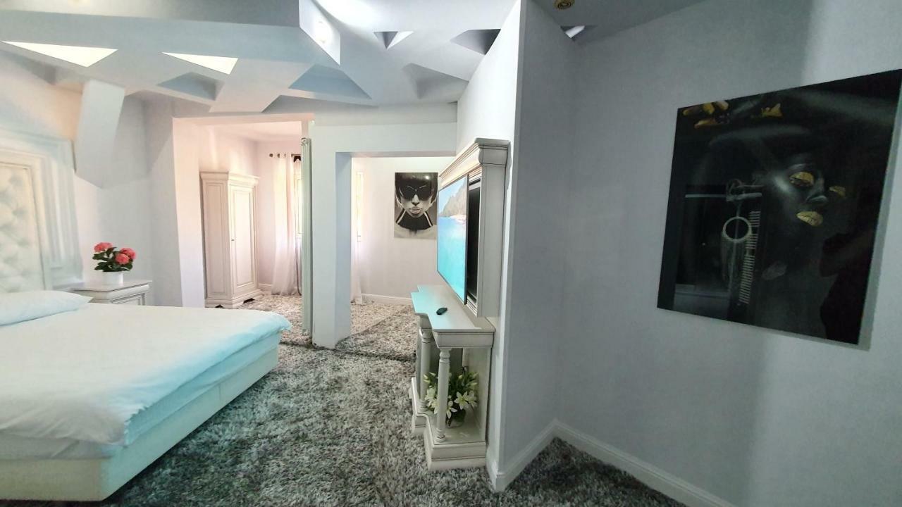 President Hotel Плоещ Екстериор снимка