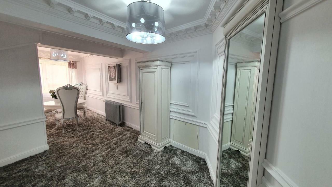 President Hotel Плоещ Екстериор снимка